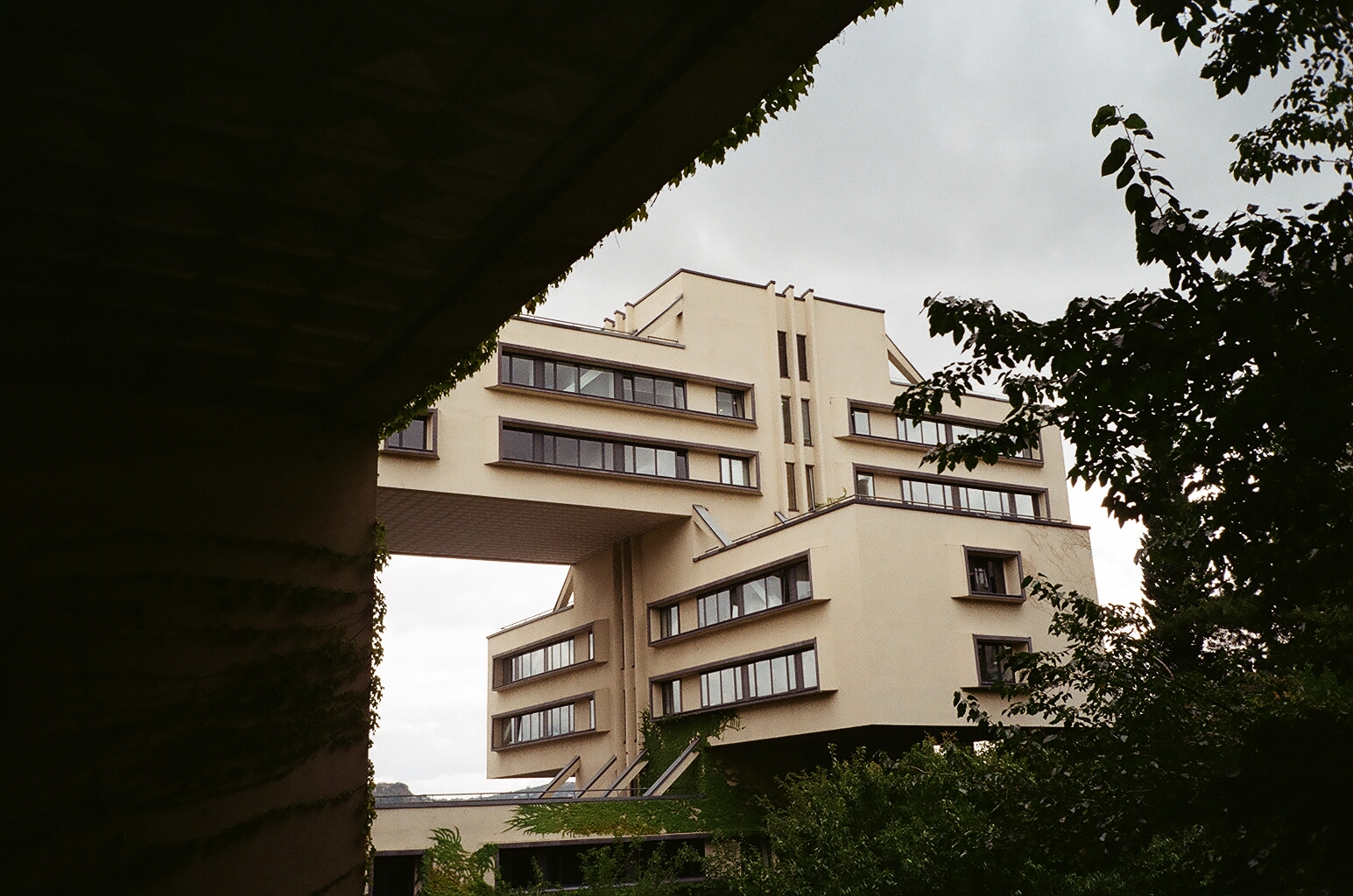 12_00010030-1